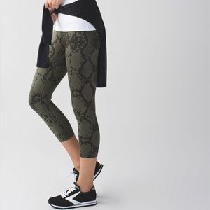 Lululemon legging rare Snake skin wunderunder size 6